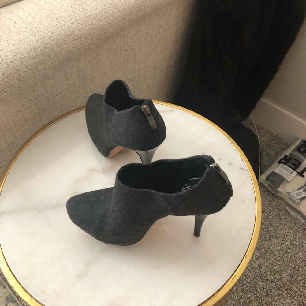 - Vince Camuto Heels HOST PICK 7-11-21 HP 2X - Picture 4 of 15